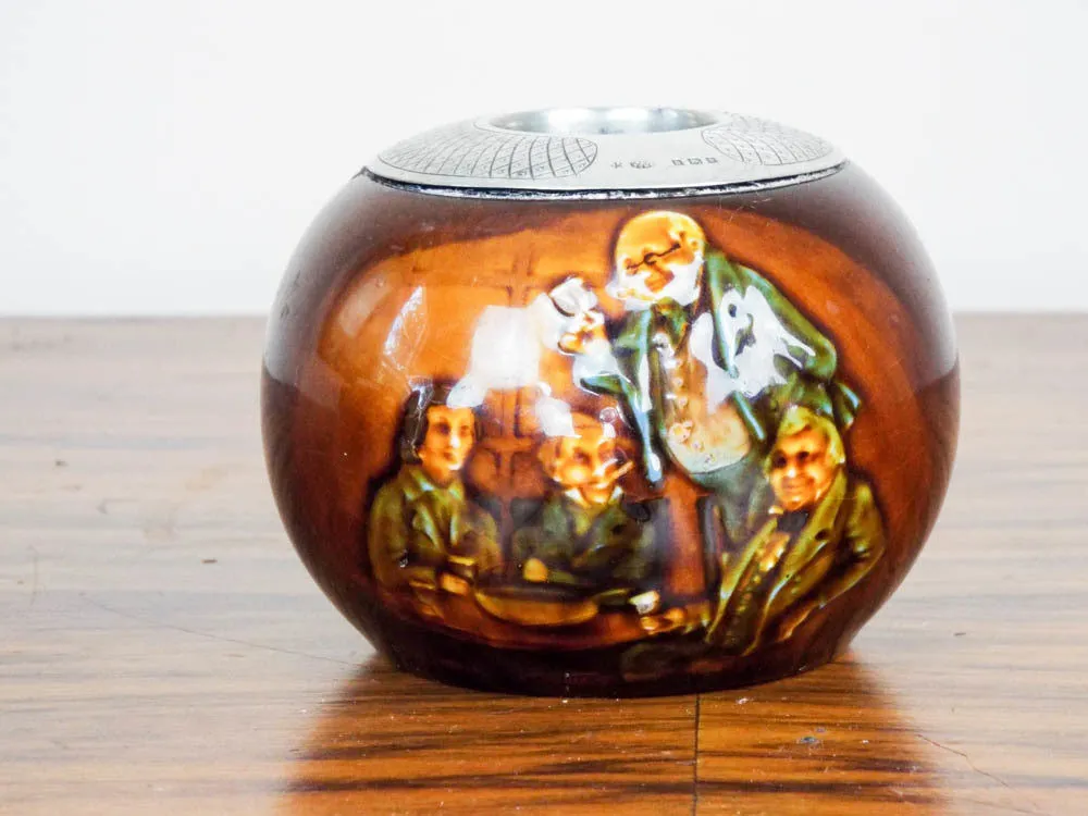 Antique Ceramic  Royal Doulton Pickwickians Matchstrike