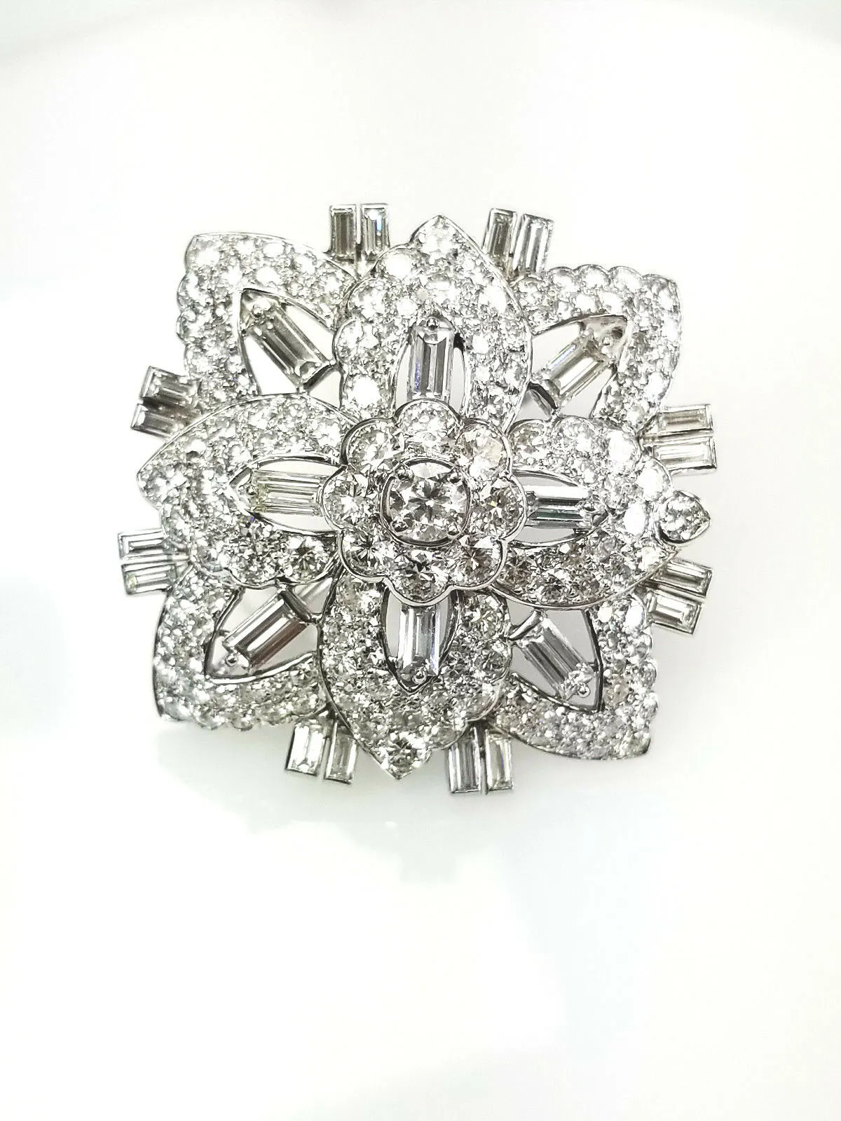 Art Deco Vintage Estate Antique Platinum 12 CT Natural Diamonds Broche / Pendant