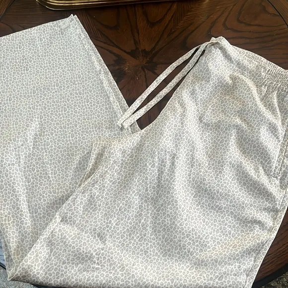 Barefoot dreams sleep pants