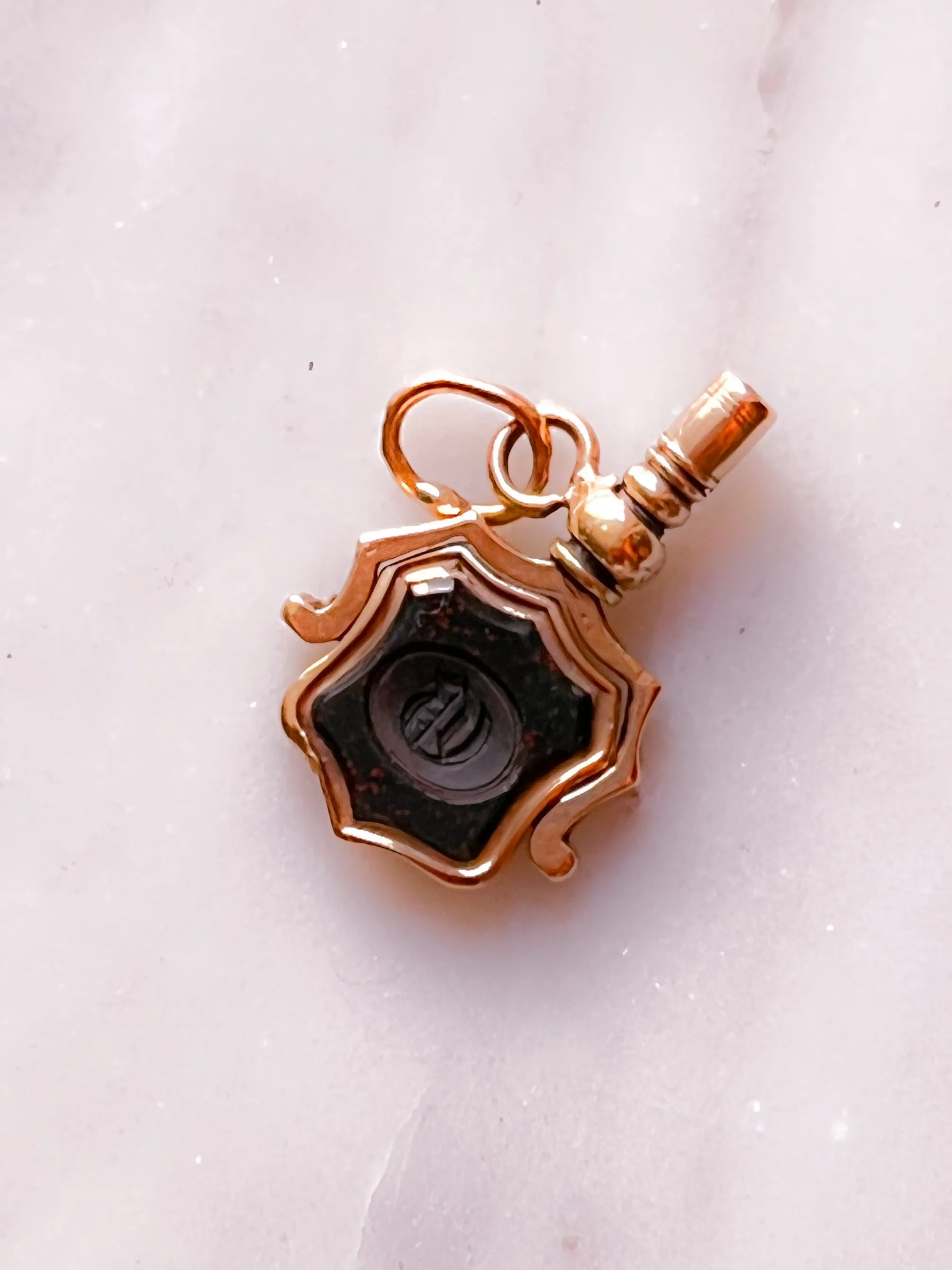Delicious Onyx Watch Key in 9k