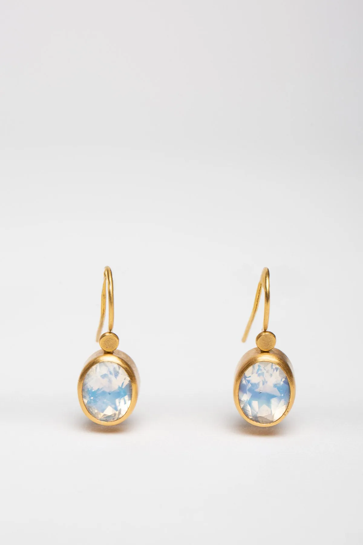ELI HALILI | 22K OVAL MOONSTONE EARRINGS