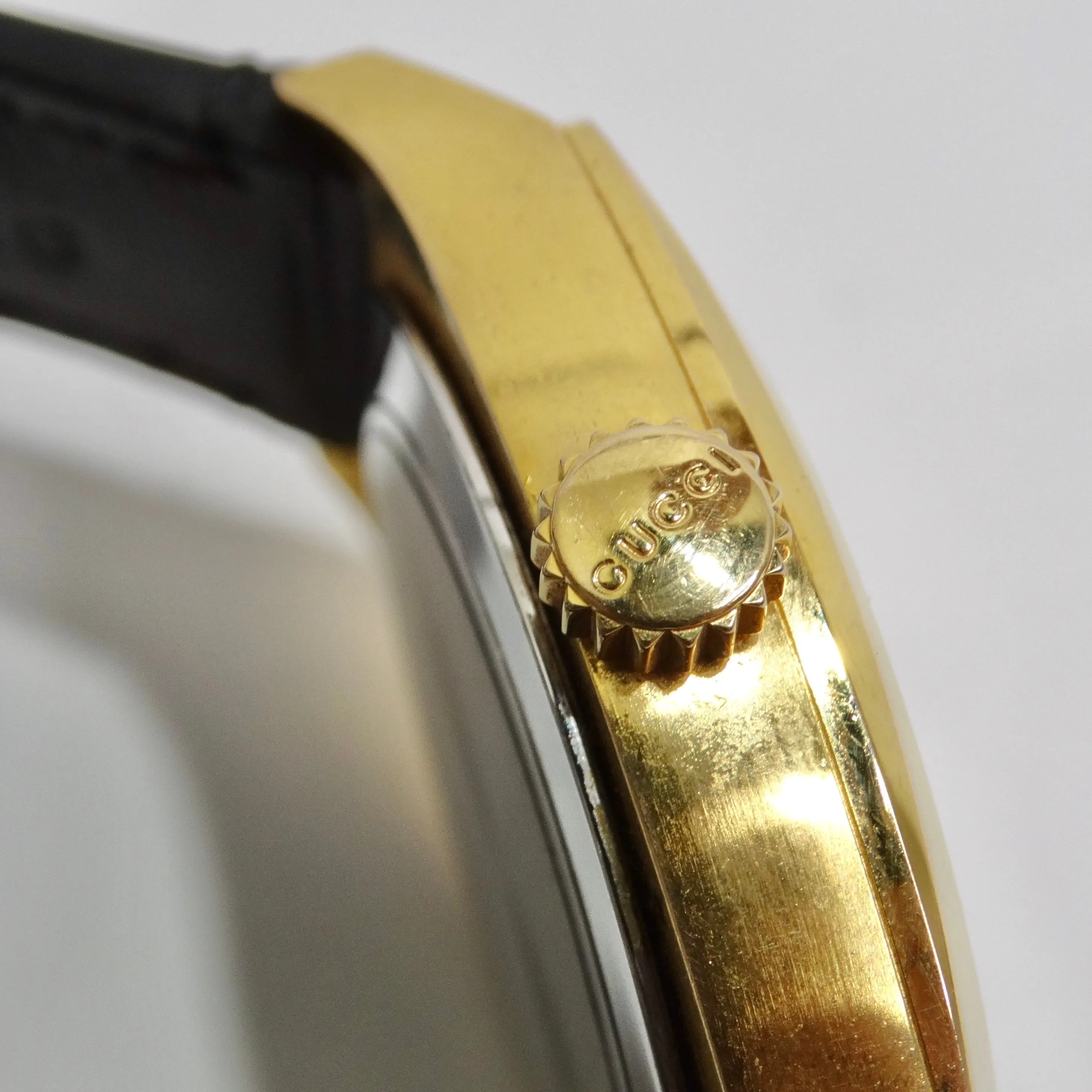 Gucci GG2570 Gold Tone Black Leather Watch