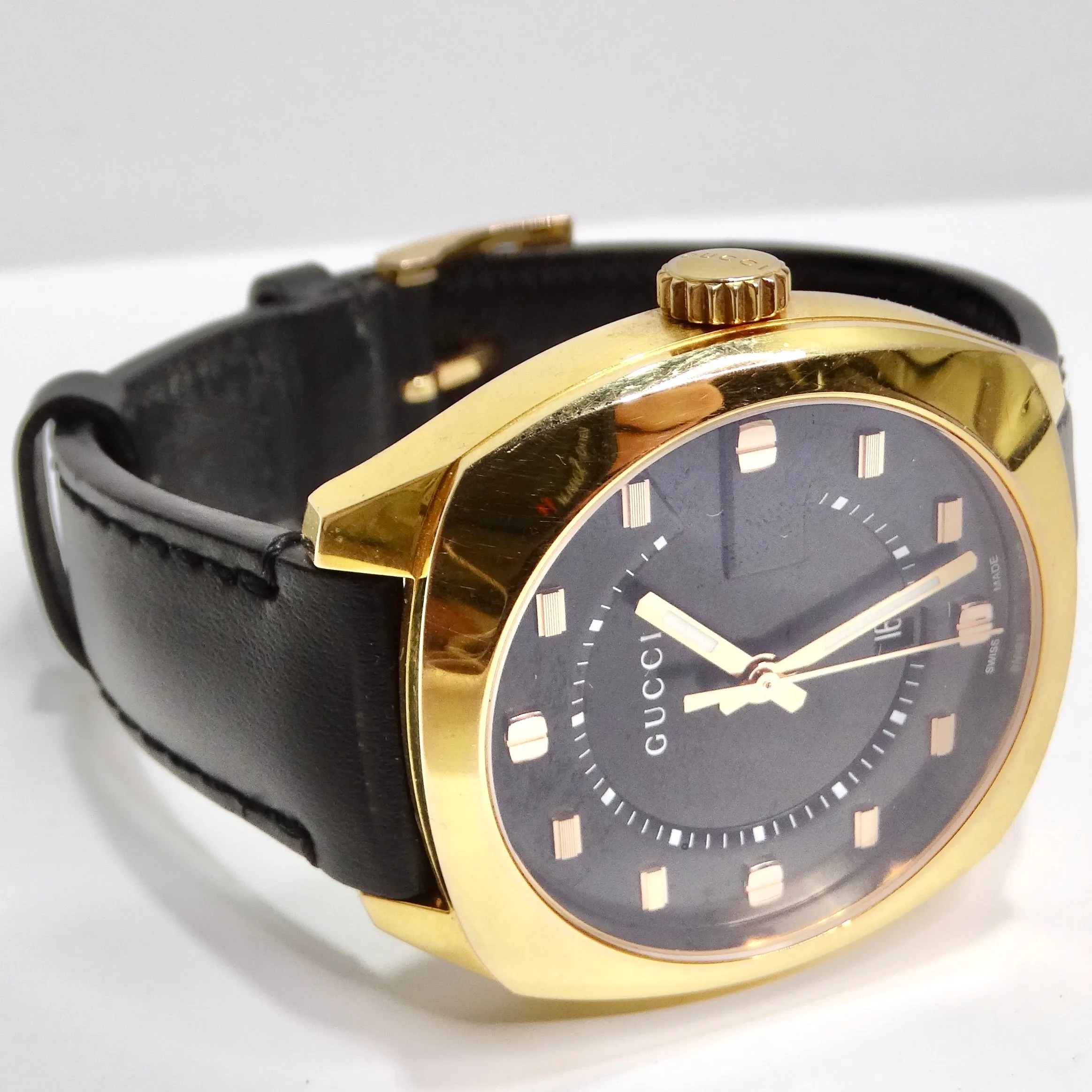 Gucci GG2570 Gold Tone Black Leather Watch