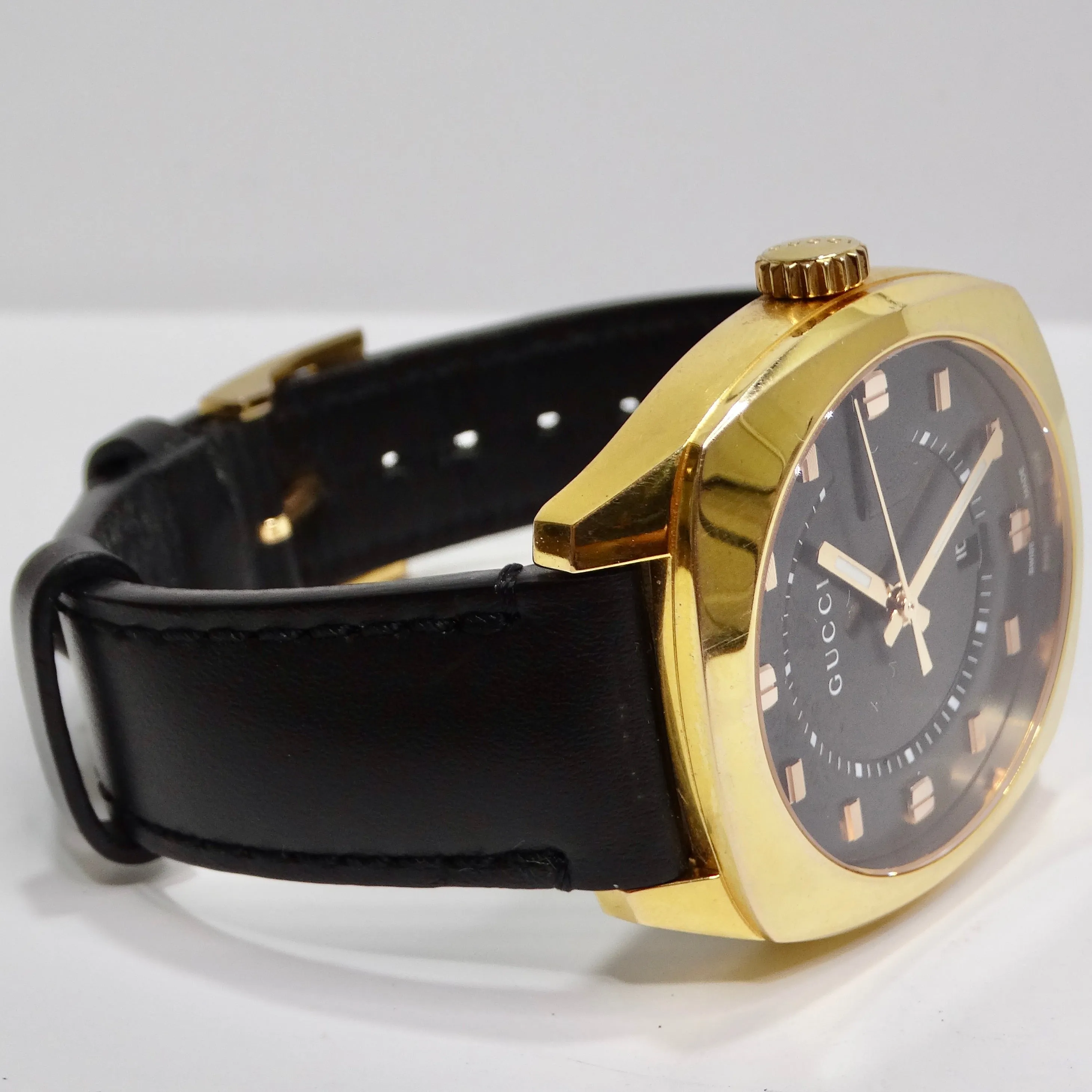 Gucci GG2570 Gold Tone Black Leather Watch