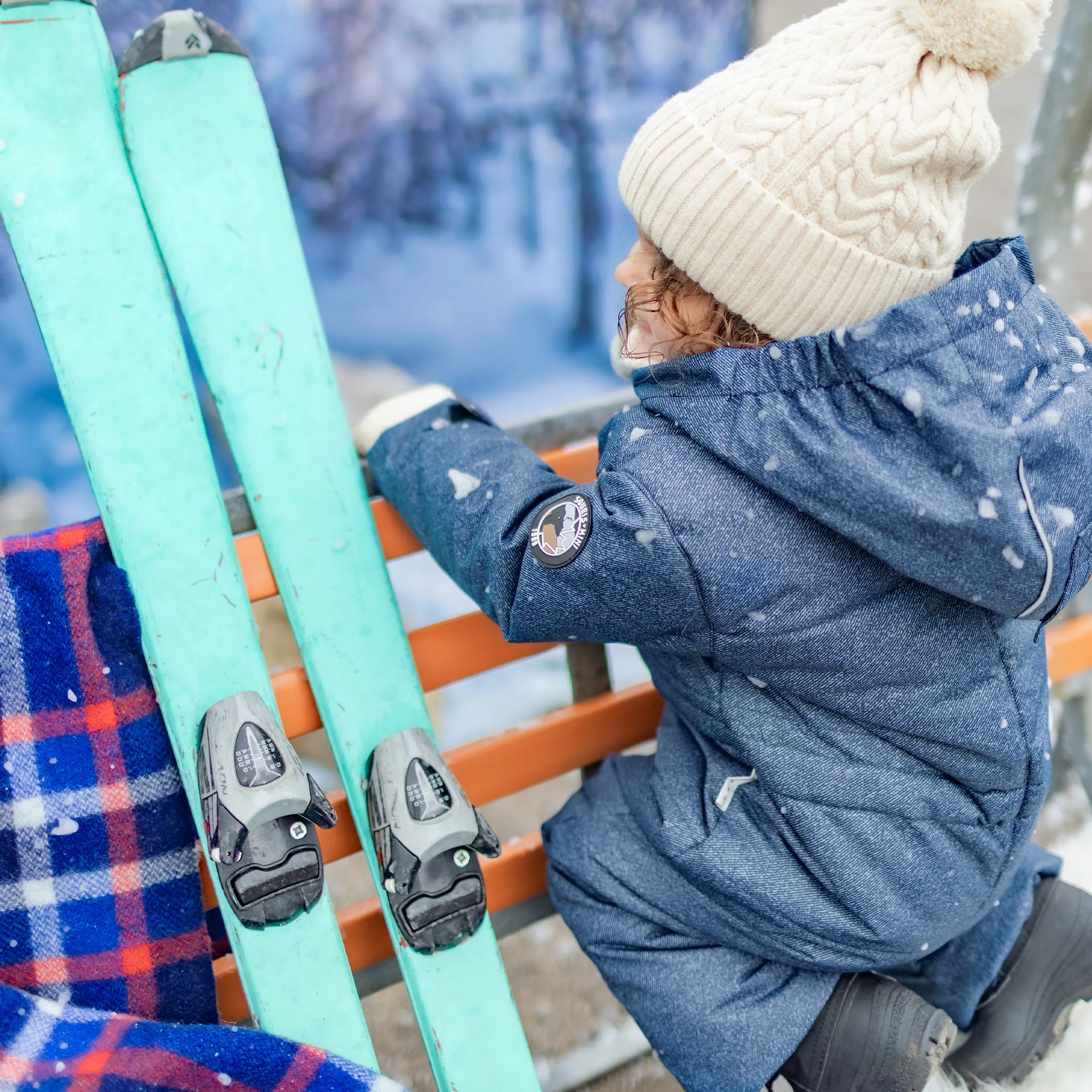 Habit de neige une-pièce bleu effet denim, bébé || Denim-effect blue one-piece snowsuit, baby