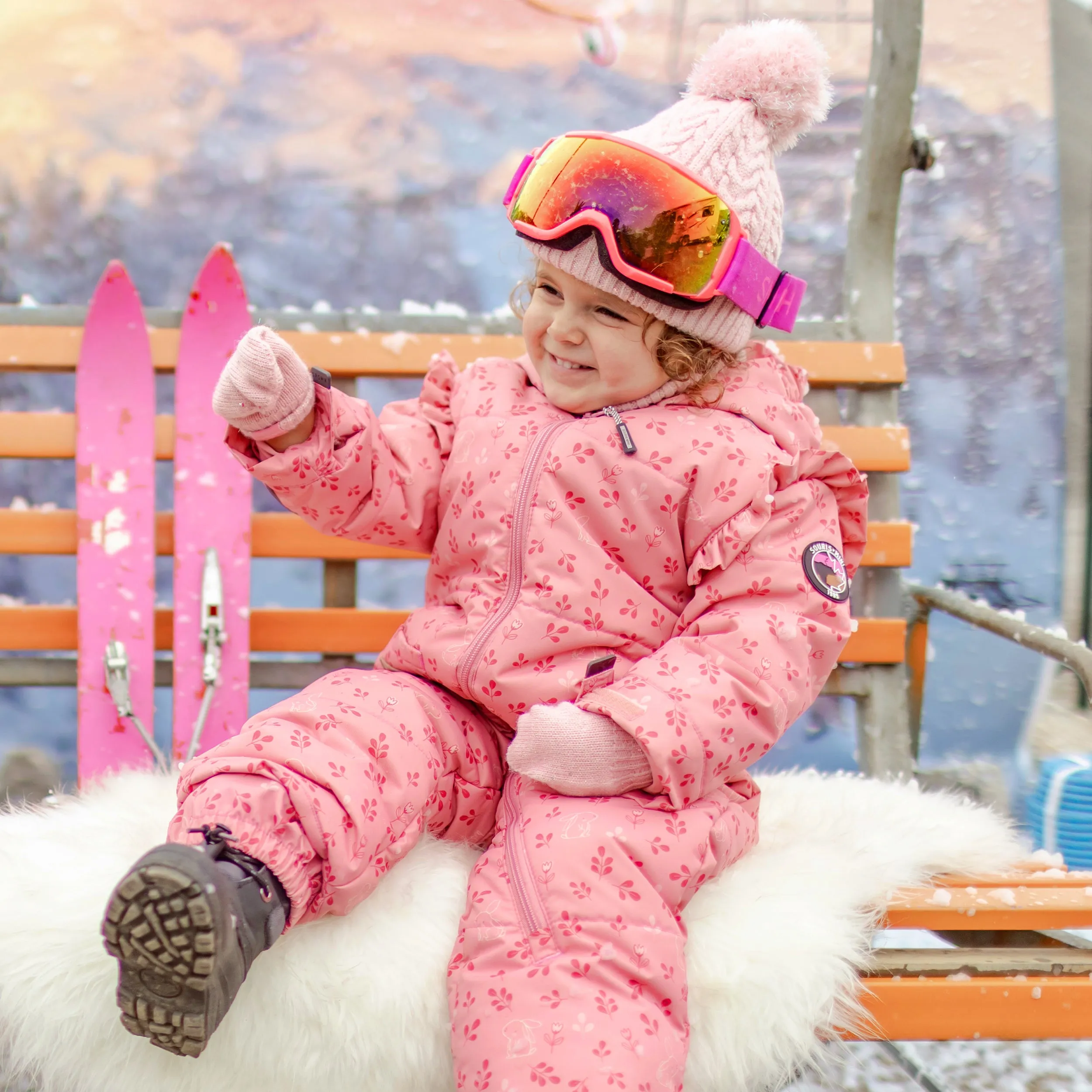 Habit de neige une-pièce rose pâle fleuri, bébé || Pale pink floral one-piece snowsuit, baby