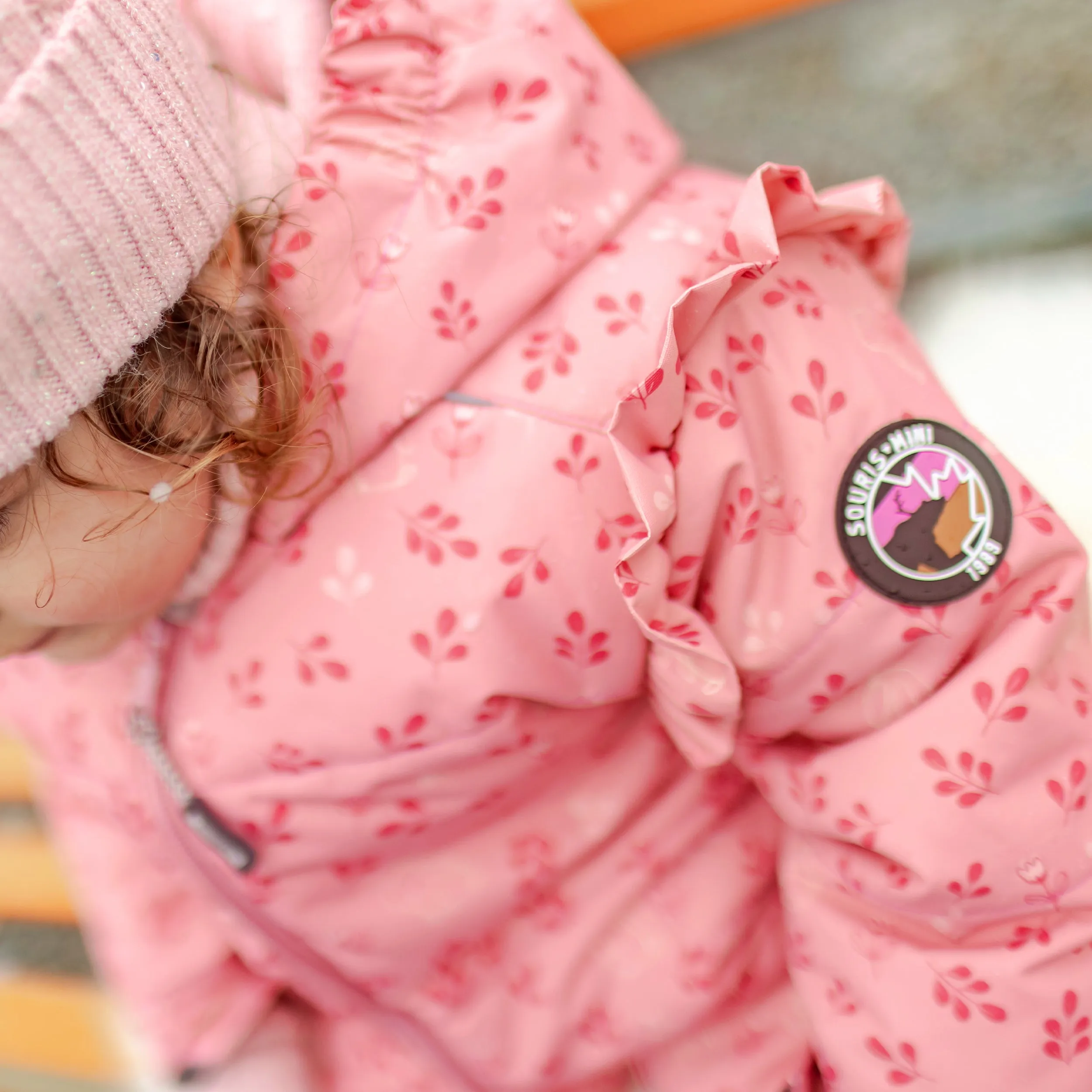 Habit de neige une-pièce rose pâle fleuri, bébé || Pale pink floral one-piece snowsuit, baby