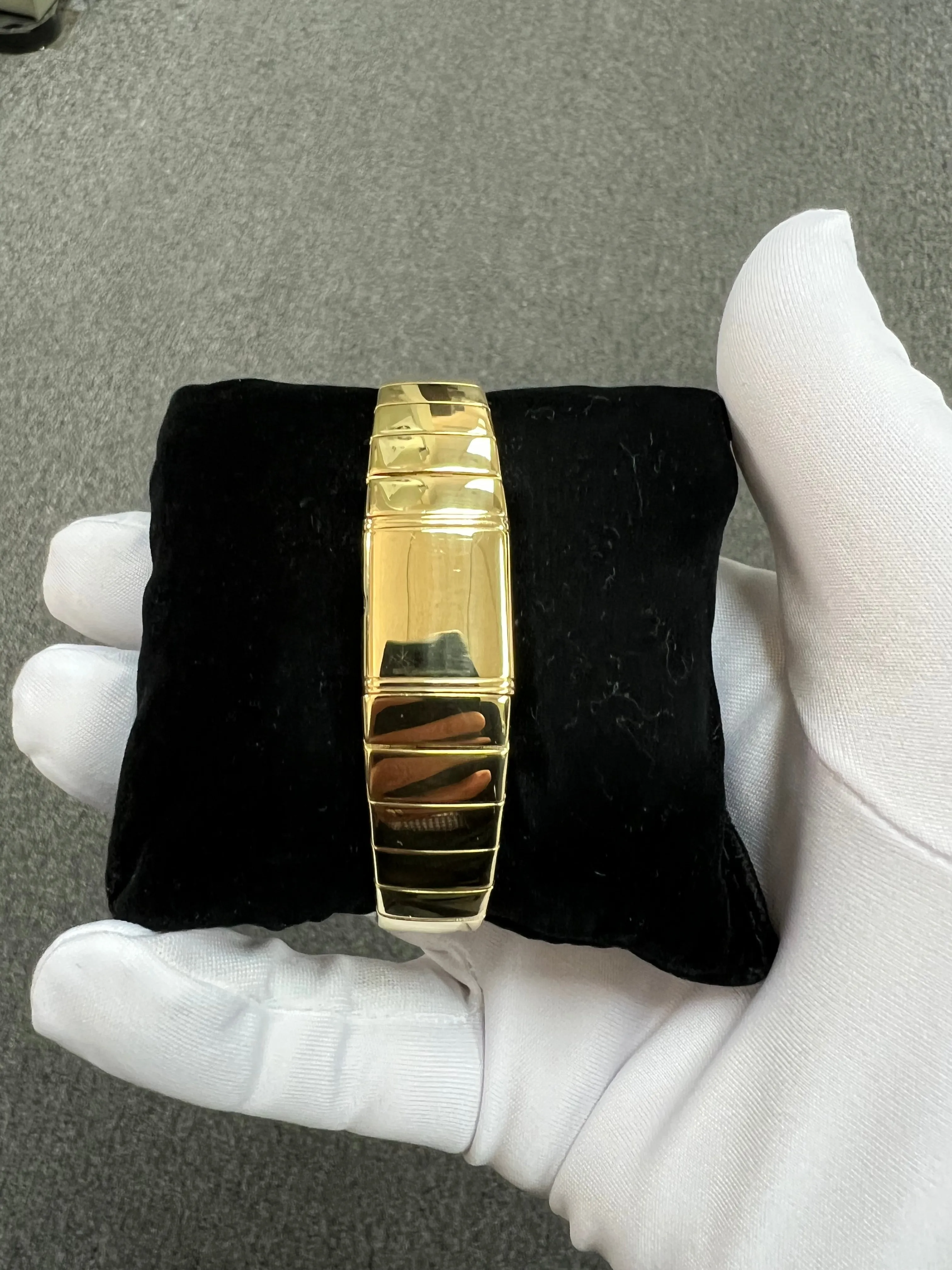 Ladies Reverso Le Coultre 18k Yellow Gold Quartz Wristwatch