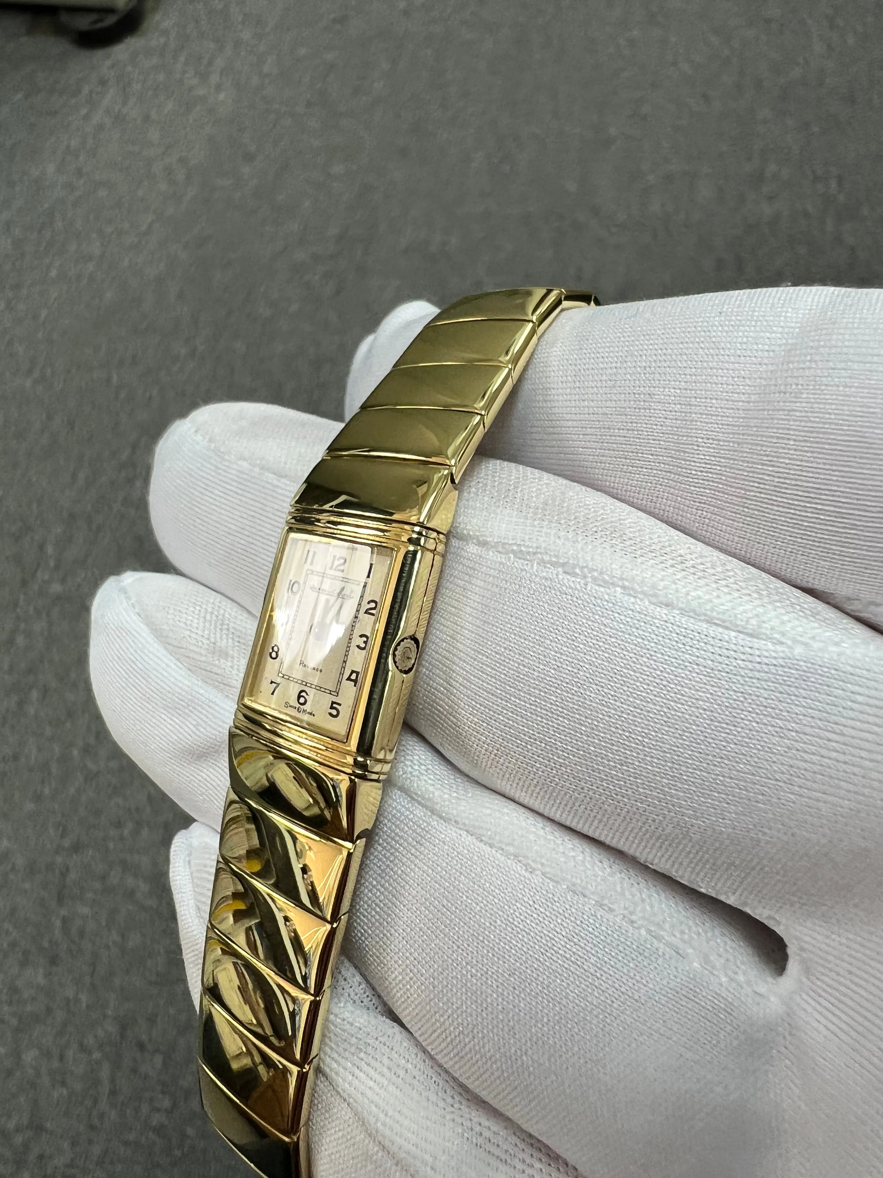 Ladies Reverso Le Coultre 18k Yellow Gold Quartz Wristwatch