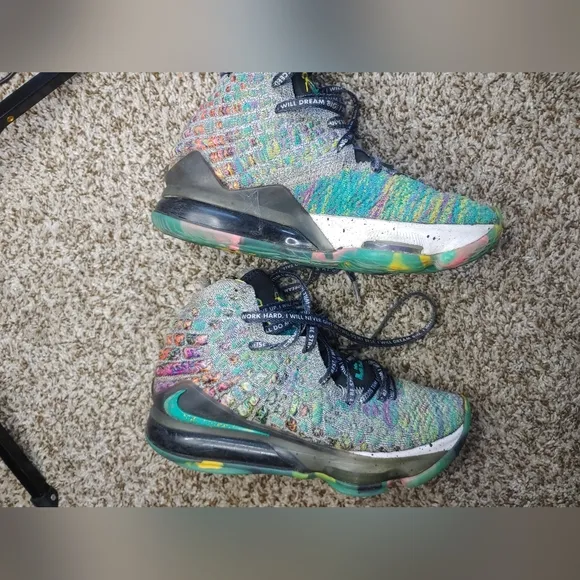 Nike LeBron James 17 Multicolor Jersey Knit Sneaker Shoes Size 3.5