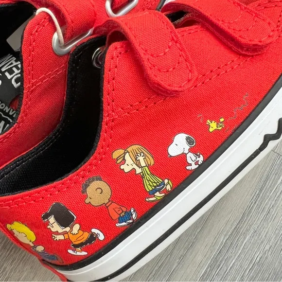 NWT Converse x Peanuts Chuck Taylor All Star 2V Lo Shoes