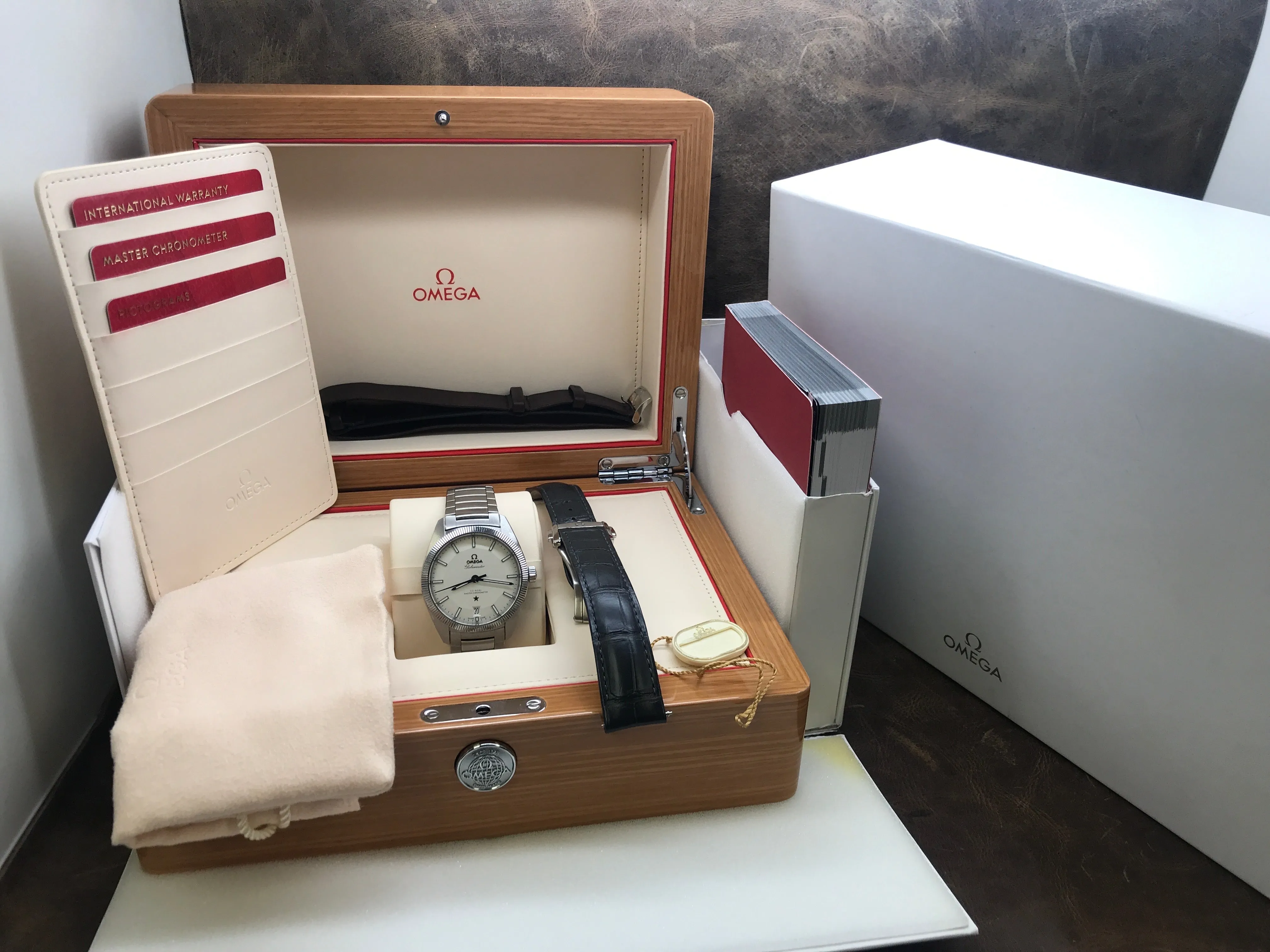 Omega Constellation Globemaster 130.33.39.21.02.001 Silver Dial Automatic Men's Watch
