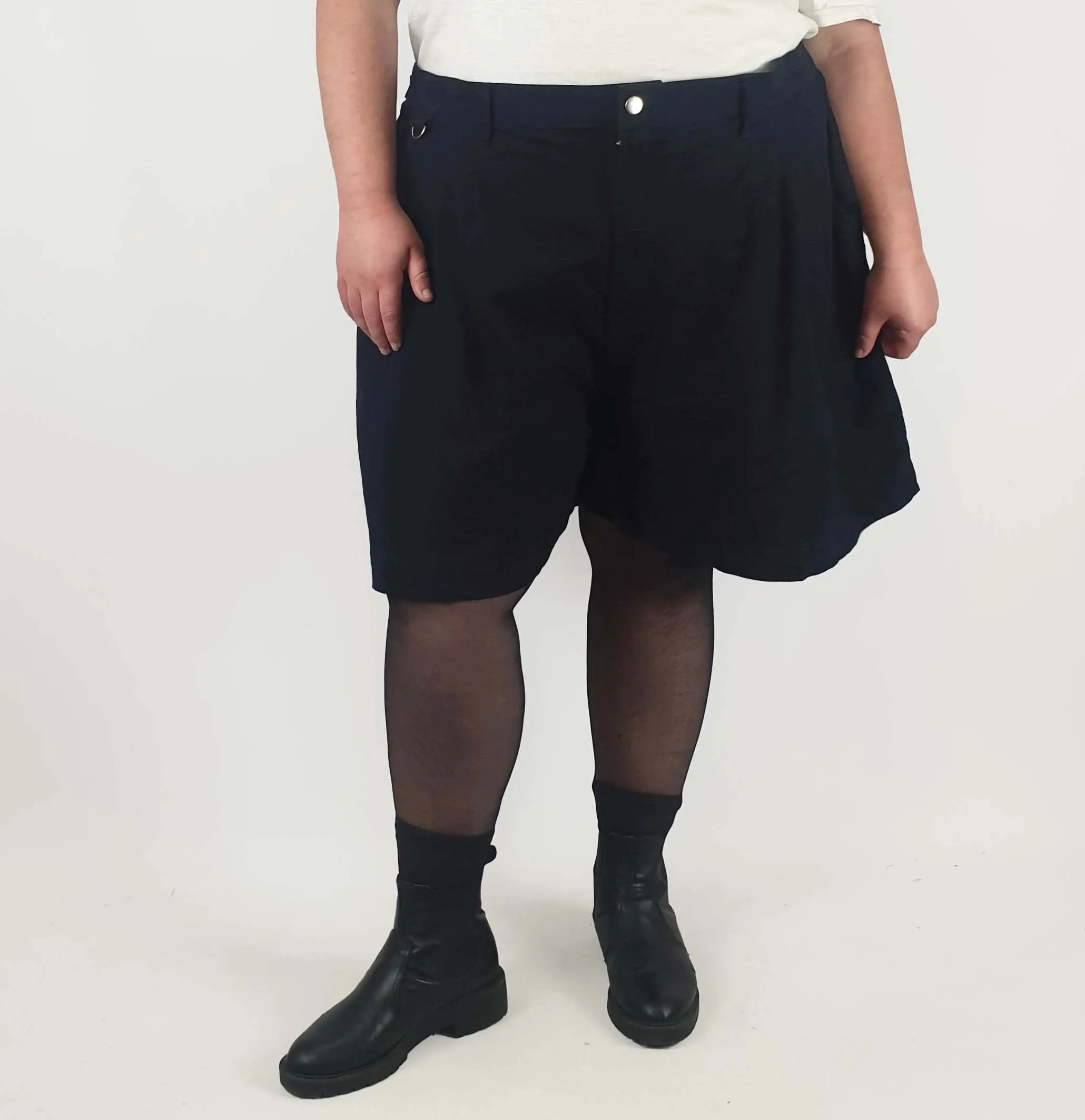 SÜK Workwear black gunnee shorts size 26