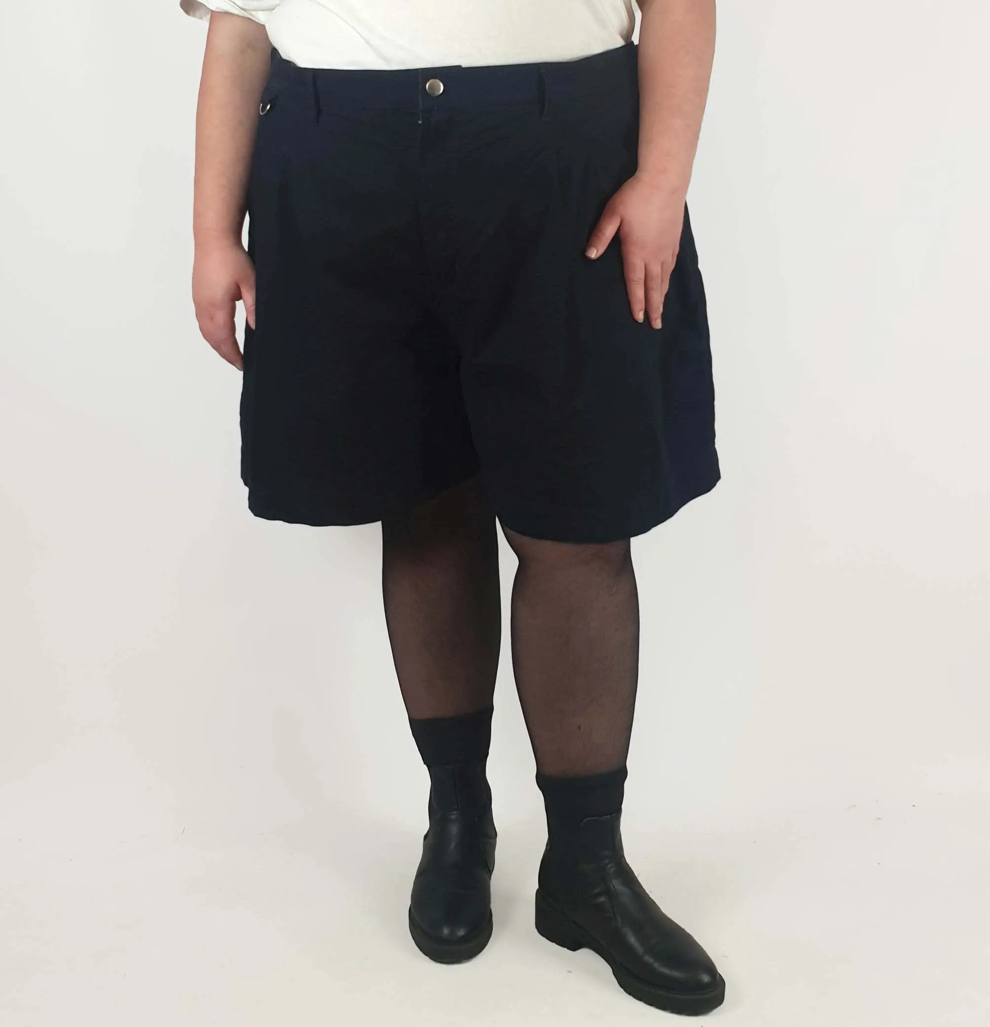 SÜK Workwear black gunnee shorts size 26