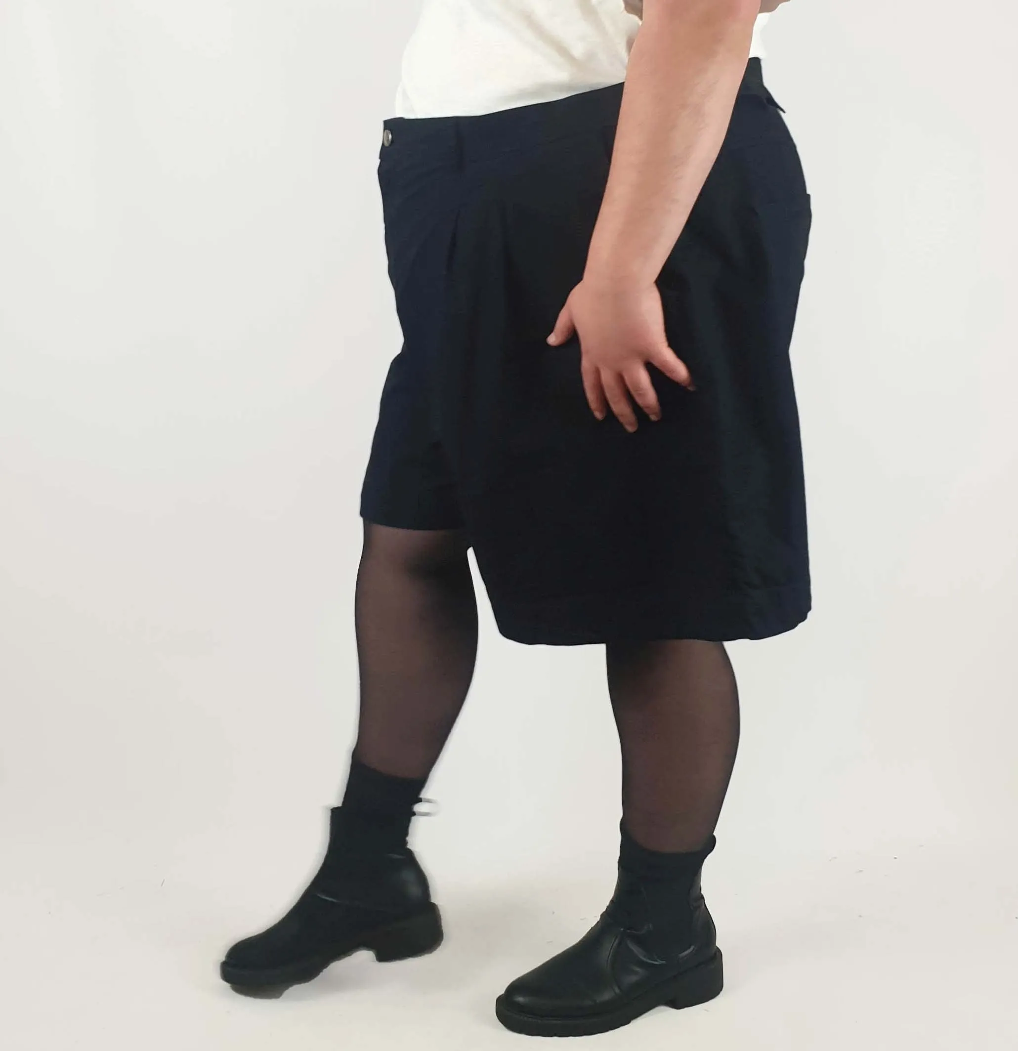 SÜK Workwear black gunnee shorts size 26