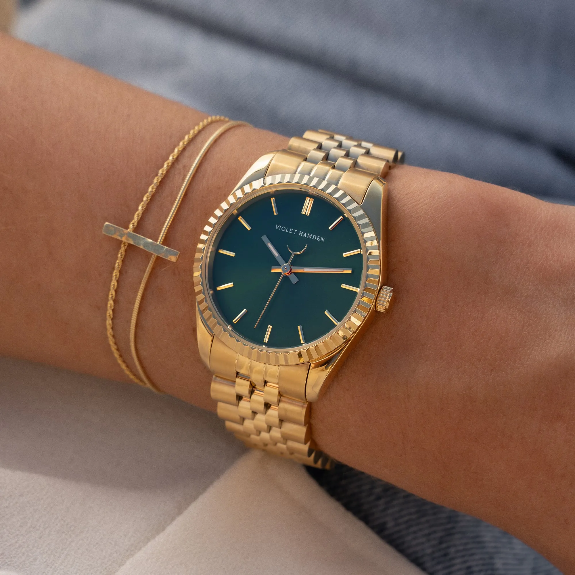 Sunrise round ladies watch gold coloured and green